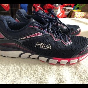 Women’s Fila size 10 sneakers 👟